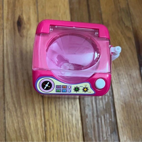 Beauty Blender, Makeup Sponge, & Brushes Washing Machine - Picture 4 of 6